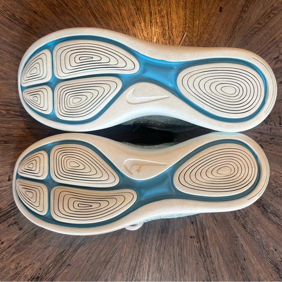 Nike Lunar Epic Low Flyknit Women’s Sz 9.5 M Shoes Grey Glacier Blue - Picture 8 of 10